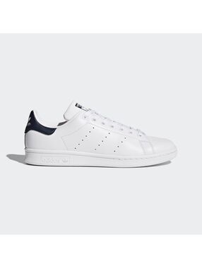 Adidas Stan Smith Sneaker in White and Navy Women Sz) 5
